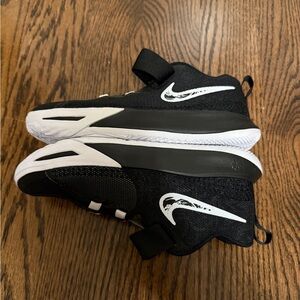 Nike Kids Kyrie Flytrap 6